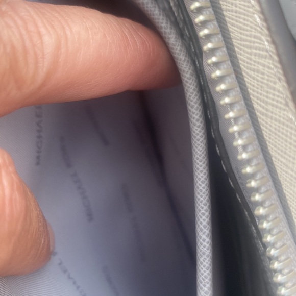 Michael Michael Kors gray 
JET SET TRAVEL CROSSBODY CLUTCH - Picture 13 of 15